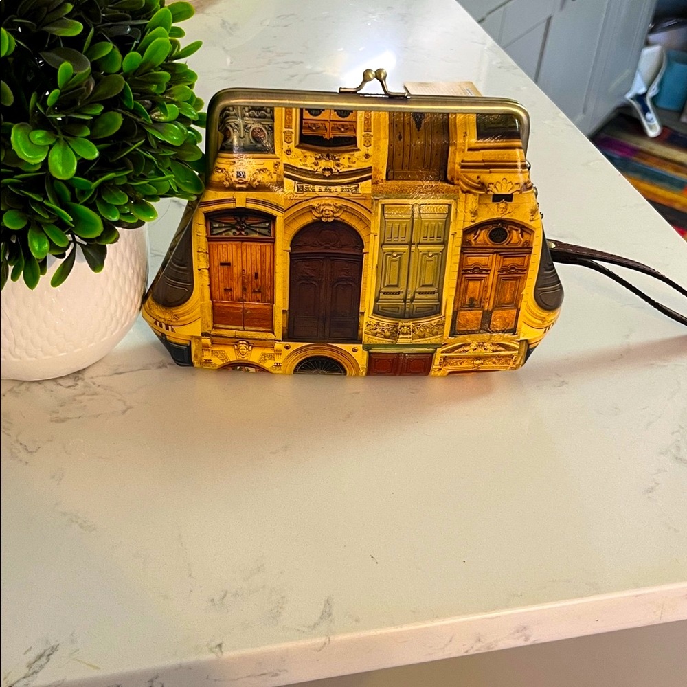 NWT~Patricia Nash “Doorways to Italy” luxury Savena Clutch/Wristlet w/strap